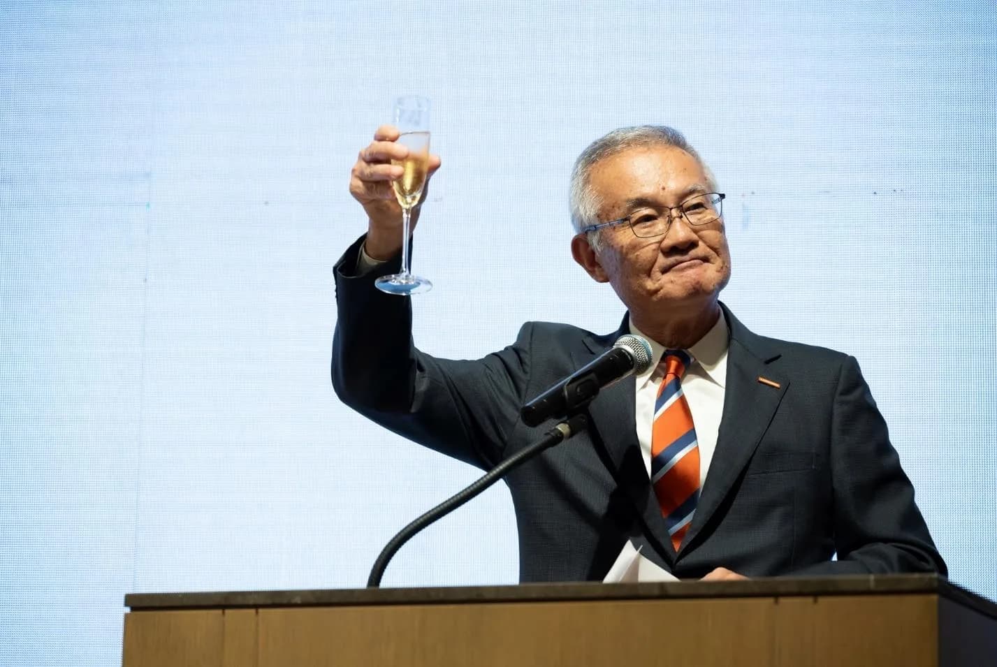 日立建機の平野耕太郎執行役会長兼取締役CEOによる乾杯の発声